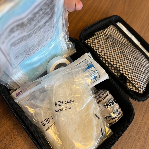 NIB Lexus 350 First Aid Kit - Picture 4 of 4